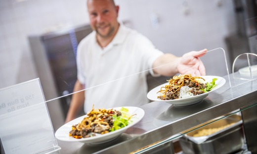 PROVOZNÍ DOBY MENZ A GASTRO PROVOZŮ - PRÁZDNINY 2025