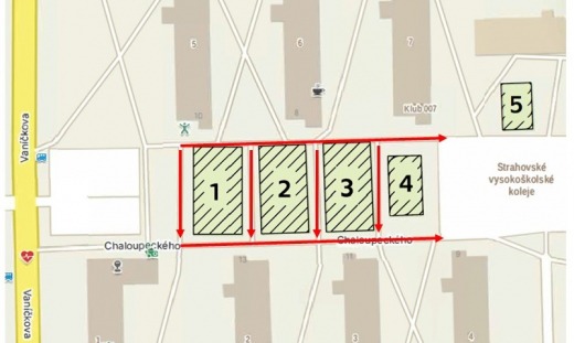 Zákaz parkování mezi hřišti a podél hřišť uvnitř areálu kolejí Strahov!